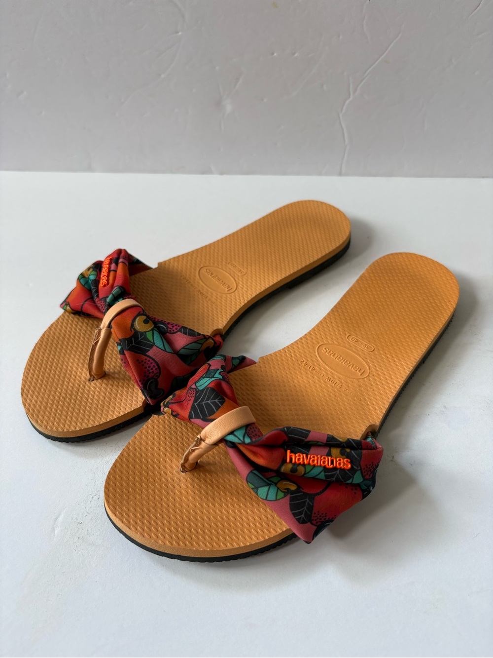 Havaianas You St Tropez Tropical Printed Flip Flops 9-10 Resort Cruise Beach